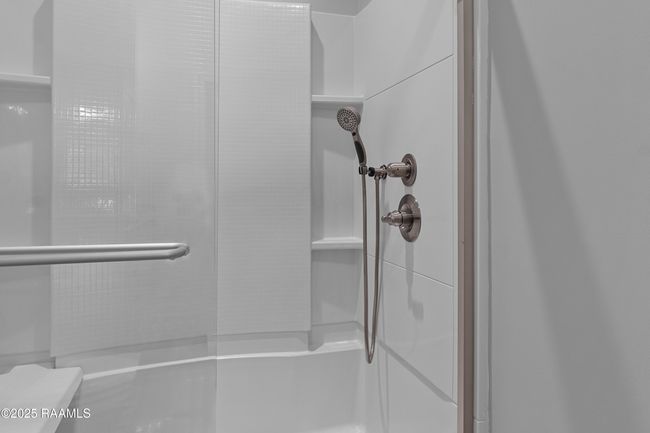 214 bath | Image 21