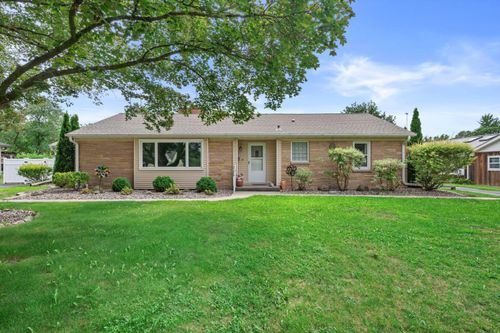 S21W23053 Hillside Dr, Waukesha, WI, 53186-8201 | Card Image