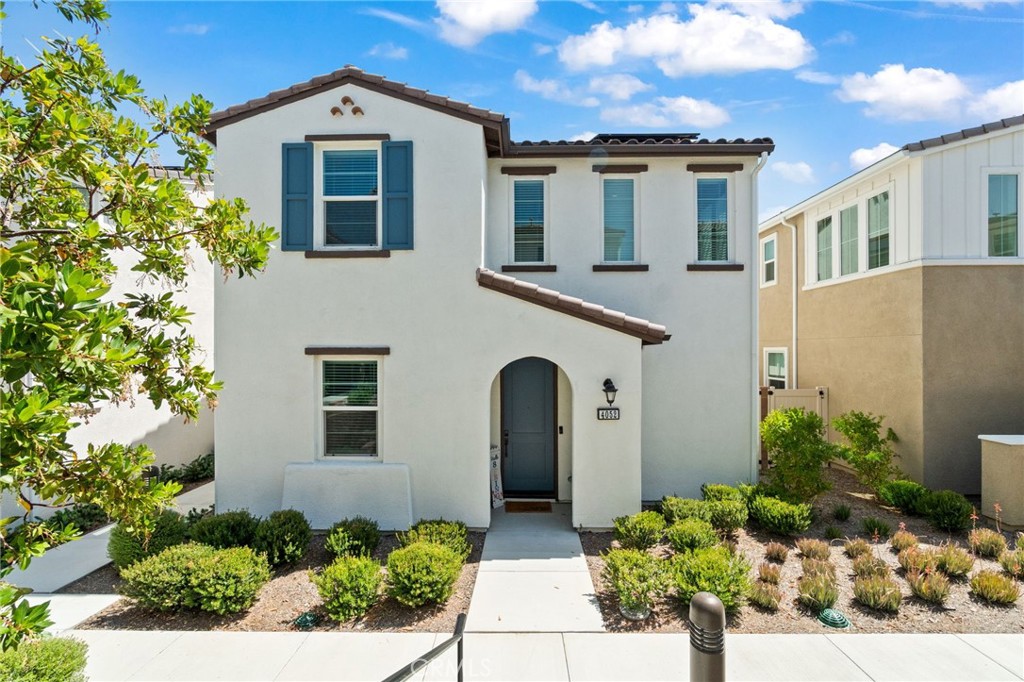 Residential in Corona 3