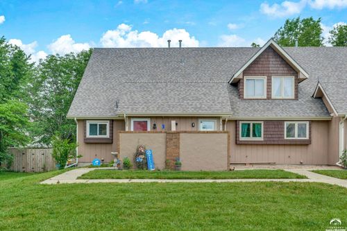 3811 Overland Dr, Lawrence, KS, 66049-2207 | Card Image