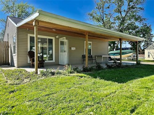 7360 Oregon Trl, Youngstown, OH, 44512-5535 | Card Image