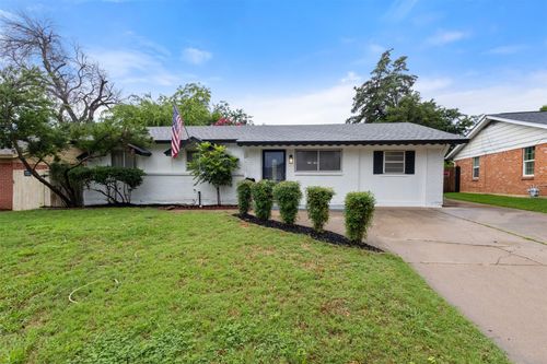 3241 Earle Dr, Haltom City, TX, 76117-3532 | Card Image
