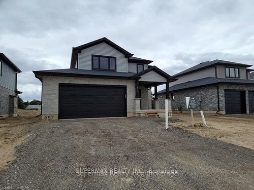657 Ketter Way, Wyoming, ON, N0N1T0 | Card Image