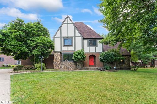 7739 Starcliff Ave Nw, North Canton, OH, 44720-5880 | Card Image