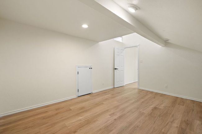 Flex room upstairs | Image 22