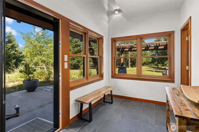 Entry way into home | Image 9