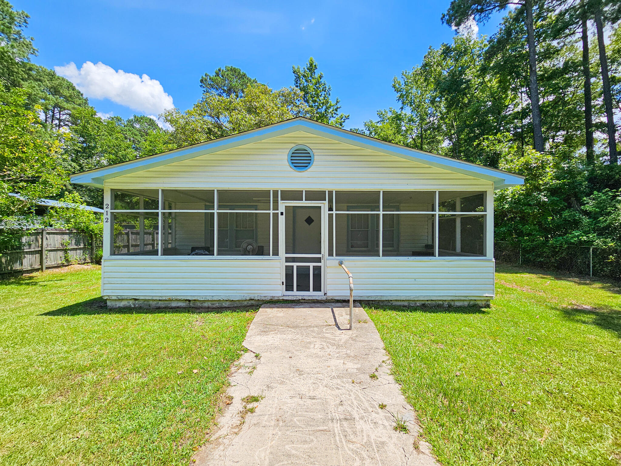 Hickory St, Walterboro, SC 29488