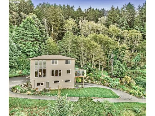 121 Greenhill Dr, Yachats, OR, 97498-9722 | Card Image