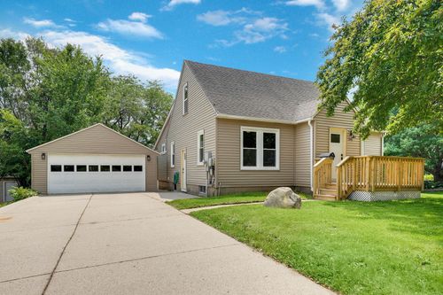 1206 W 18th St, Cedar Falls, IA, 50613-3502 | Card Image