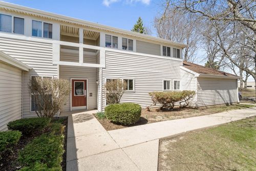 863 W Puetz Road, Oak Creek, WI, 53154 | Card Image