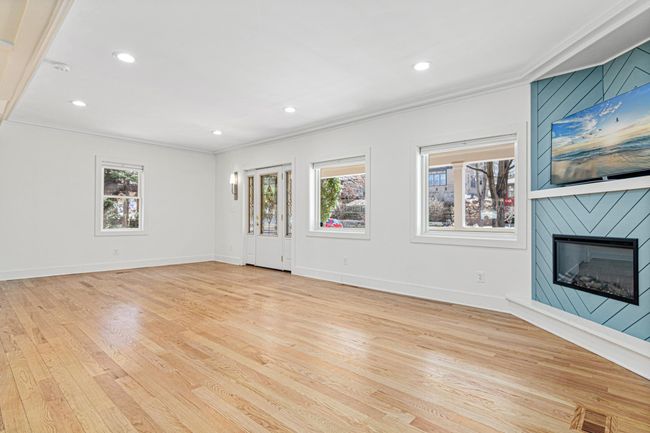 2369 W Valentine Avenue-5.jpg | Image 5