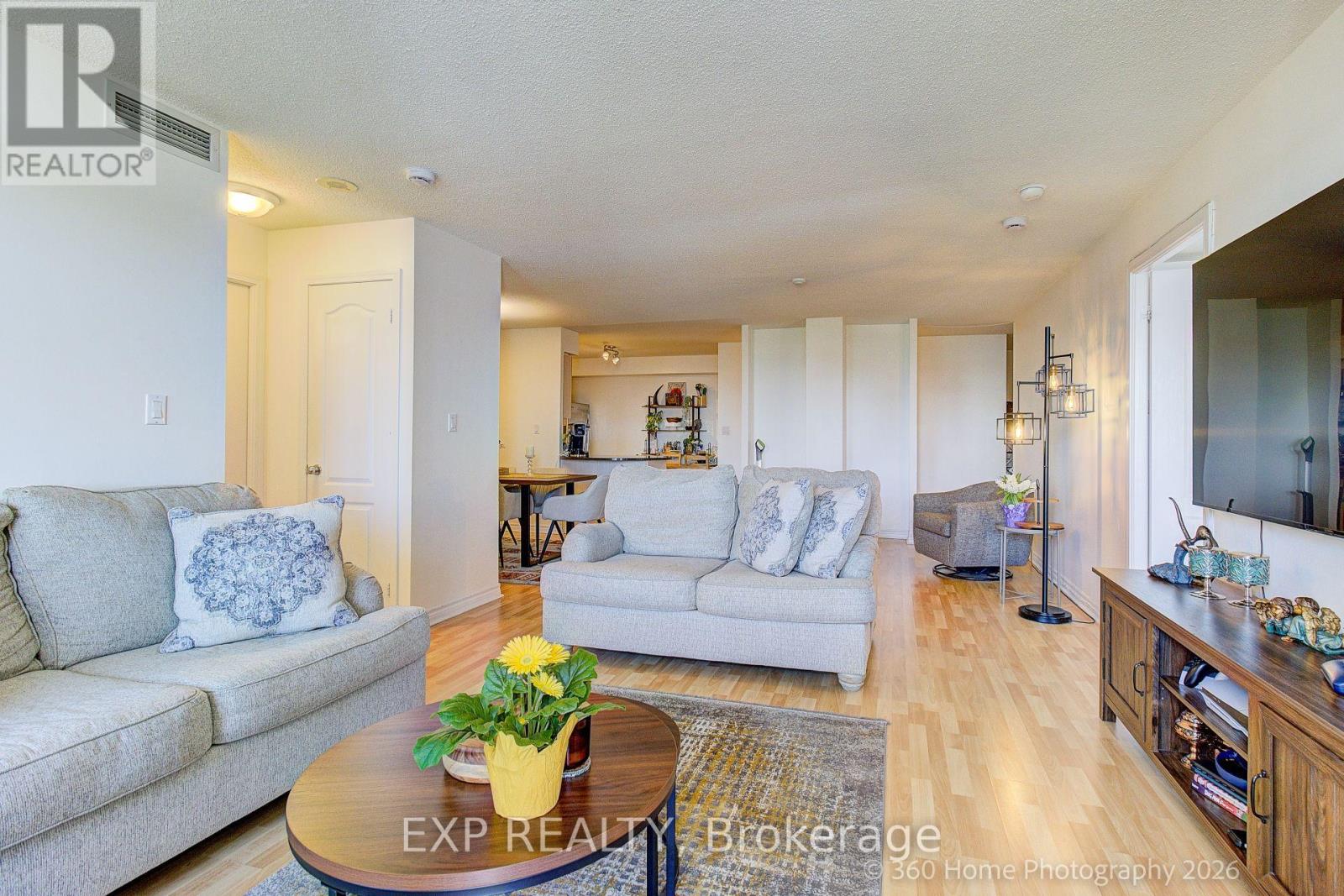 Residential in Toronto (Bayview Village) 5
