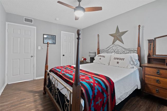 111 Comanche Pt, Townhouse with 3 bedrooms, 2 bathrooms and 2 parking in Point Venture TX | Image 16