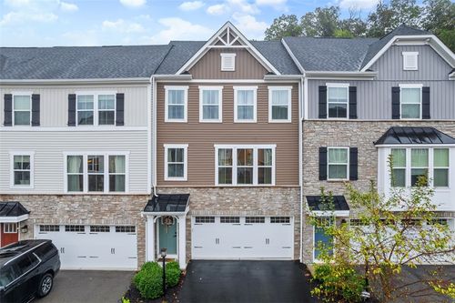 221 Olivia Way, Pittsburgh, PA, 15237-7901 | Card Image