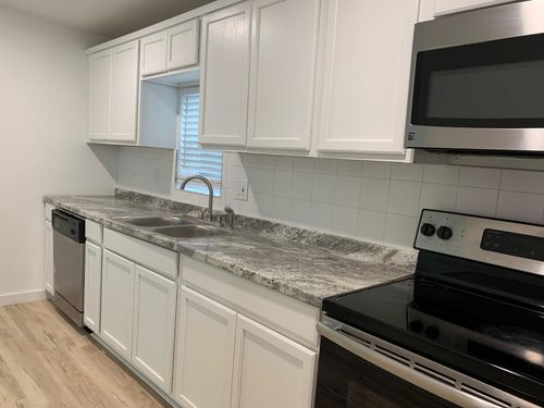 1046 W Collins St, Denison, TX, 75020-7539 | Card Image