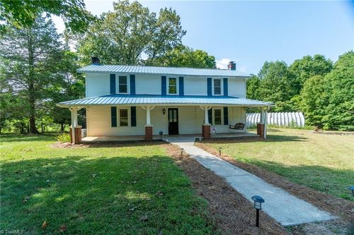 436 Country Oaks Ln, Stuart, VA, 24171-4726 | Card Image