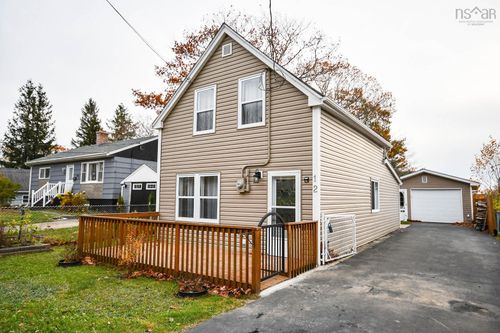 12 Provost St, Dartmouth, NS, B2W1B4 | Card Image