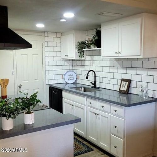 5218 N 42nd Ln, Phoenix, AZ, 85019-2401 | Card Image