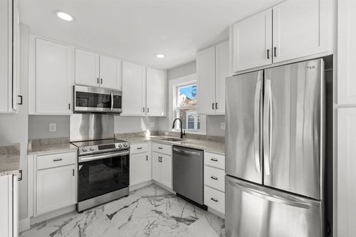 61 Lawrence St, Bellingham, MA, 02019-2310 | Card Image
