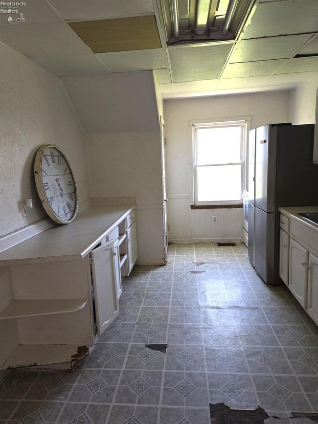 91 1 St Ave, House other with 6 bedrooms, 2 bathrooms and 2 parking in Tiffin OH | Image 16