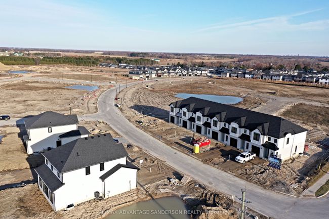 209 Bowman Dr, House attached with 3 bedrooms, 3 bathrooms and 1 parking in Ilderton ON | Image 10