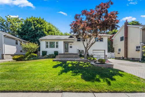 7 Margaret Dr, Plainview, NY, 11803-5418 | Card Image