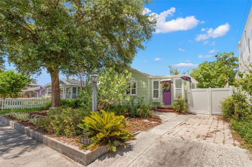 427 21st Ave N, St Petersburg, FL, 33704-4343 | Card Image