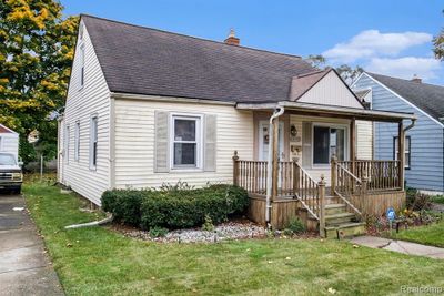 2715 Berkley Street, Home with 3 bedrooms, 1 bathrooms and null parking in Flint MI | Image 2