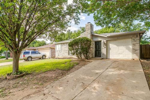 5721 Northfield Dr, Fort Worth, TX, 76179-3755 | Card Image