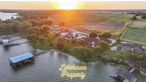129 Lakeshore Dr, Waxahachie, TX, 75165-6801 | Card Image