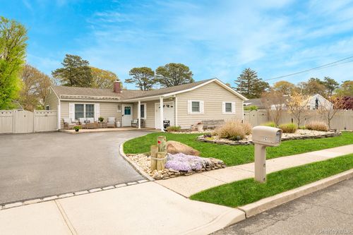 21 Eisenhower Road, Brookhaven, NY, 11720 | Card Image
