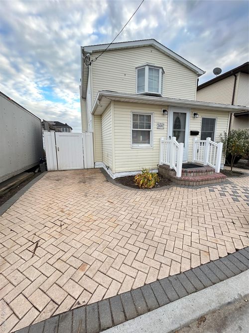 3680 Naomi St, Seaford, NY, 11783-3407 | Card Image