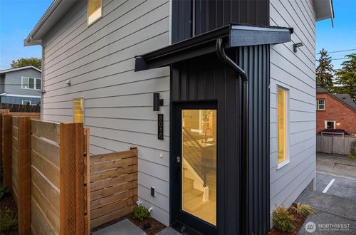 8016 24th Ave Nw, Seattle, WA, 98117-4437 | Card Image