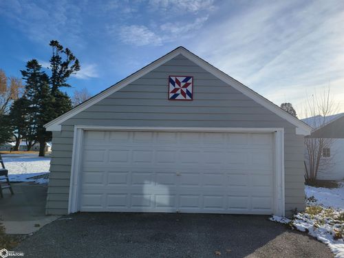 614 Se 1st St, Eagle Grove, IA, 50533-2319 | Card Image