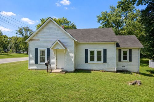 206 Freeman Ave, Dickson, TN, 37055-1734 | Card Image