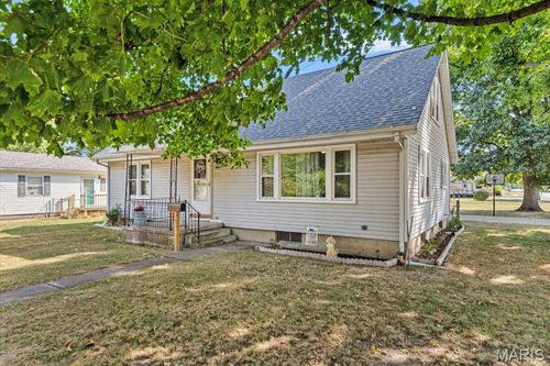 514 S Walnut St, Pana, IL, 62557-1557 | Card Image