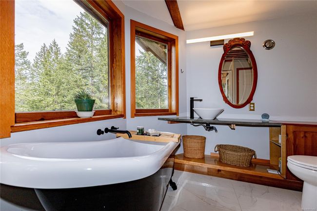 Clawfoot tub and heated tile floors | Image 44