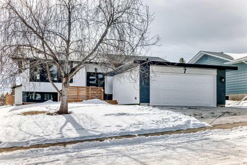 7 Lake Sundance Pl Se, Calgary, AB, T2J2S9 | Card Image