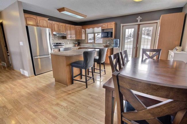 5109 54 Street, Home with 4 bedrooms, 3 bathrooms and 5 parking in Daysland AB | Image 2