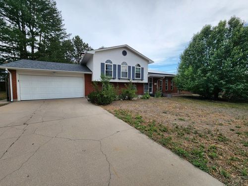 2 Hilton Ln, Pueblo, CO, 81001-4607 | Card Image