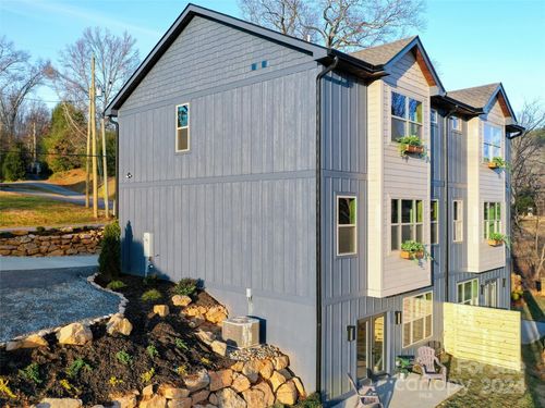 282 County Rd, Waynesville, NC, 28785-9317 | Card Image