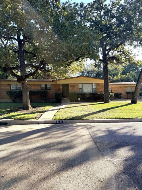 1325 Redbud Dr, Arlington, TX, 76012-2404 | Card Image
