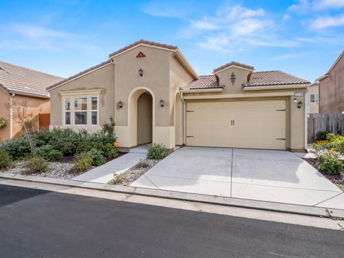 2318 Lombard Ln, Clovis, CA, 93619-5268 | Card Image