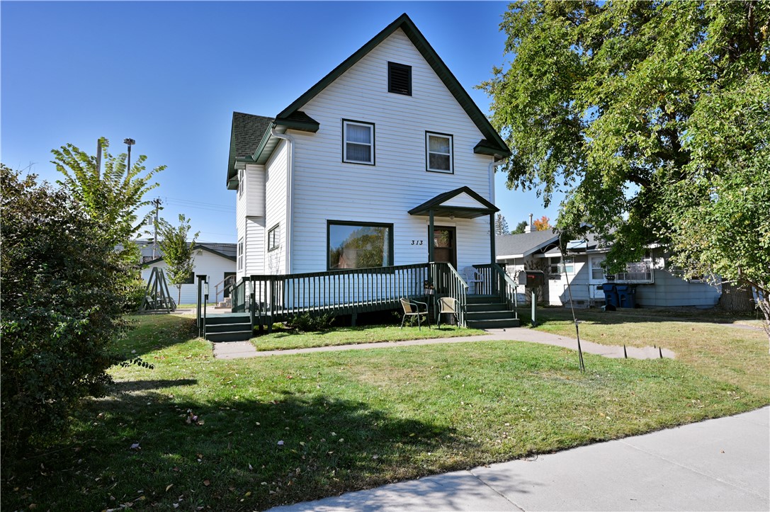 Elm St, Spooner, WI 54801