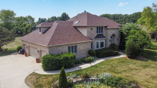14N924 White Pines Ln, Hampshire, IL, 60140-7526 | Card Image