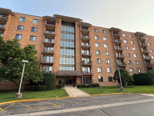 712-1717 W Crystal Ln, Mount Prospect, IL, 60056-5458 | Card Image