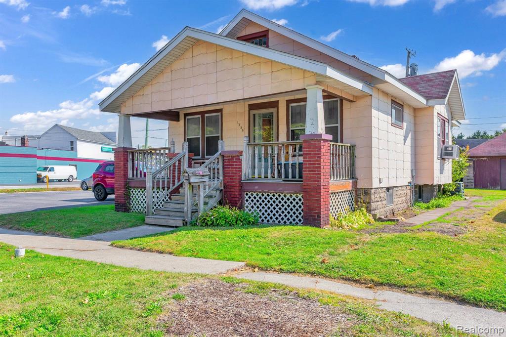 Elk St, Port Huron, MI 48060