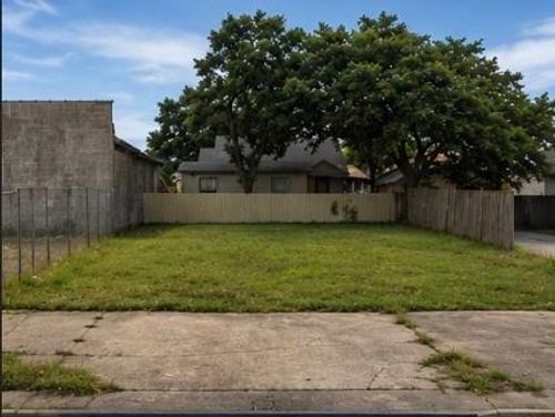 1333 S Airhart Drive, Baytown, TX, 77520 | Card Image