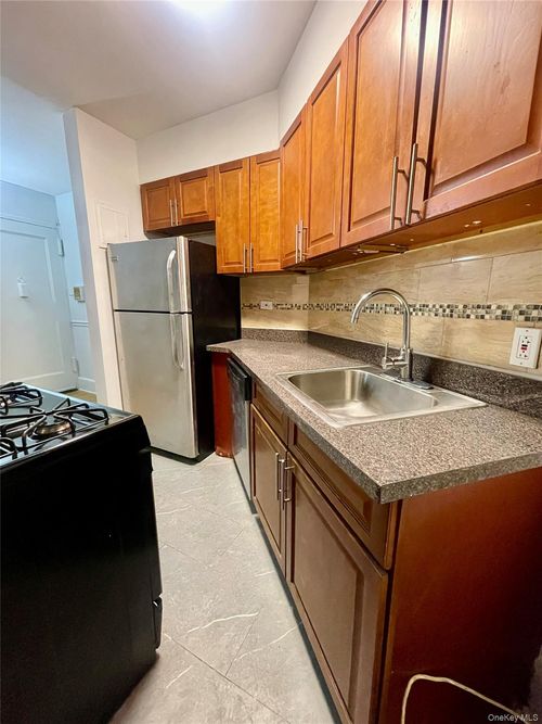 td-1594 Metropolitan Avenue, New York, NY, 10462 | Card Image