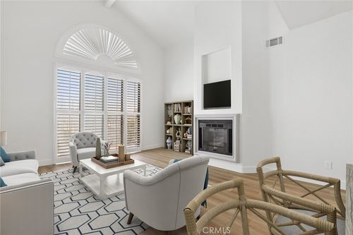 unit-412-555 Maine Ave, Long Beach, CA, 90802-1168 | Card Image